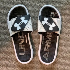 Men’s UA slides